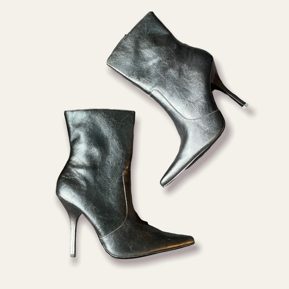 DIBA Short Pointed Toe Heeled Boots
